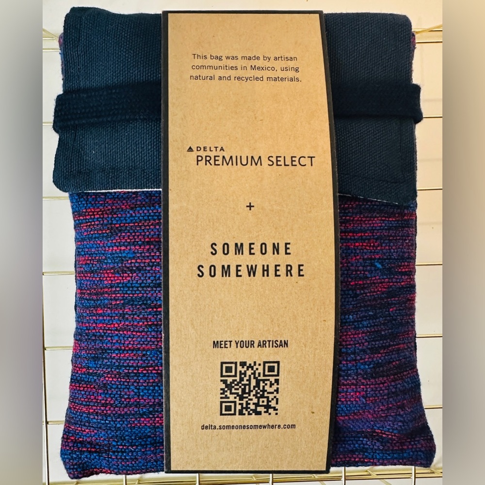 Delta Premium Select Someone Somewhere Travel Amenity Toiletry Bag W/ Contents